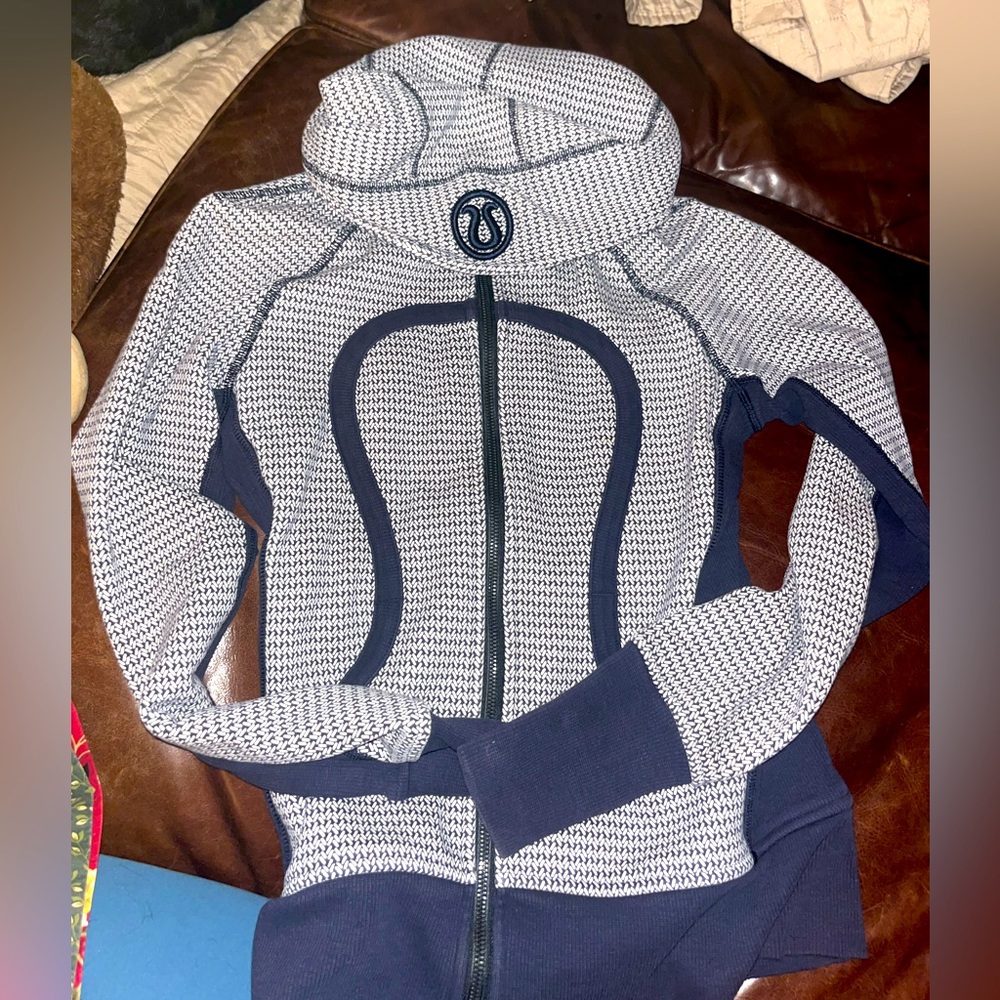 Lululemon zip up blue pattern
